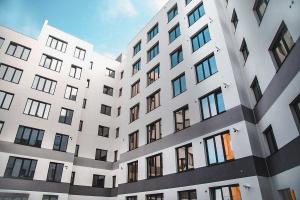 Izotec-complex-bloc-ferestre-balcon-suceava