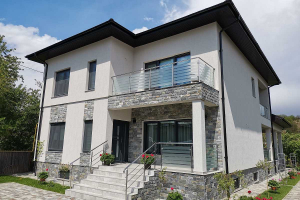 Izotec-vila-etaj-ferestre-gri