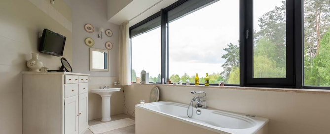 izotec-fereastra-din-baie